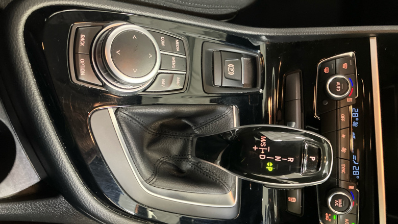 BMW 2 Series 220i SE 5dr DCT Petrol Hatchback